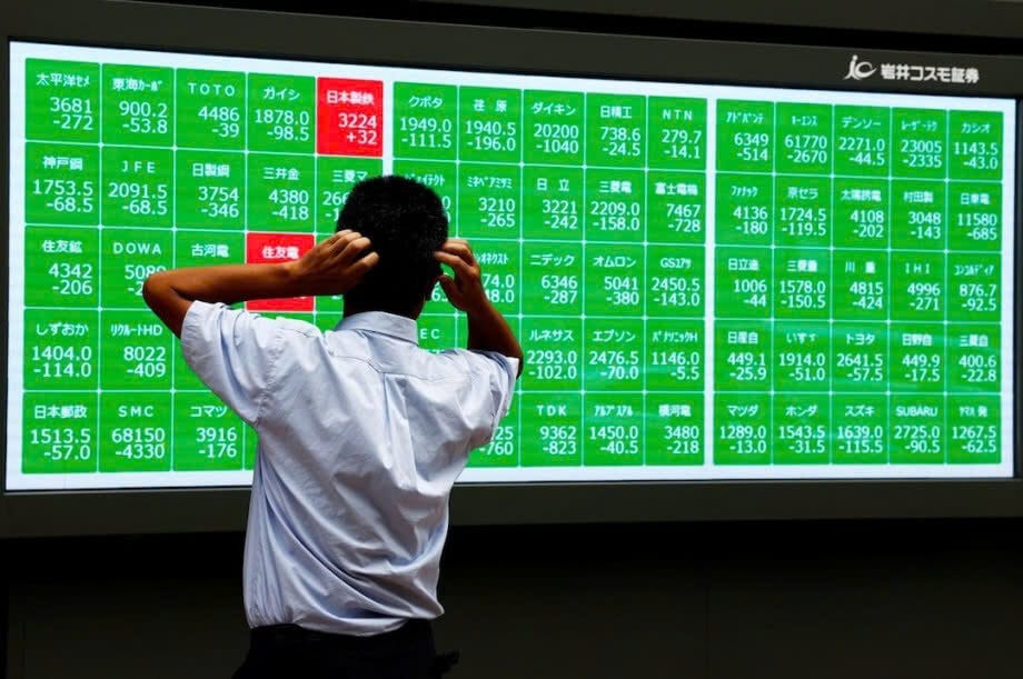 Chứng khoán Nhật Bản giảm mạnh nhất 8 năm
