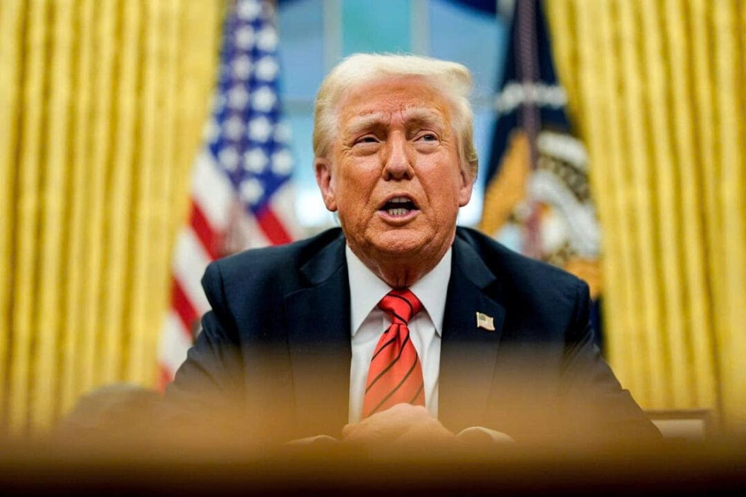 Ông Donald Trump áp dụng mức thuế mới cho nhiều mặt hàng vào tháng tới
