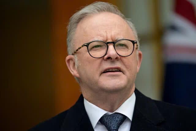 Thủ tướng Úc Anthony Albanese phát biểu với giới truyền thông trong một cuộc họp báo tại Tòa nhà Quốc hội Úc ở Canberra, Úc, ngày 16 tháng 8 năm 2024