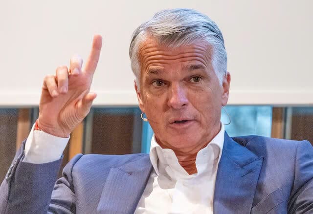 Tổng giám đốc điều hành UBS Sergio Ermotti tham dự sự kiện Reuters NEXT Newsmaker, một năm sau khi UBS giải cứu ngân hàng ngang hàng nhỏ hơn Credit Suisse, tại Zurich, Thụy Sĩ, ngày 13 tháng 5 năm 2024
