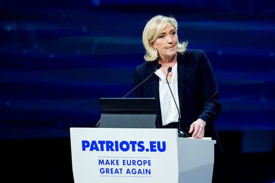 Lãnh đạo cực hữu và thành viên quốc hội Pháp Marine Le Pen, Chủ tịch nhóm nghị sĩ đảng cực hữu Pháp National Rally (Rassemblement National - RN) phát biểu tại cuộc biểu tình VOX của đảng cực hữu Tây Ban Nha, tại Madrid, Tây Ban Nha, ngày 8 tháng 2 năm 2025