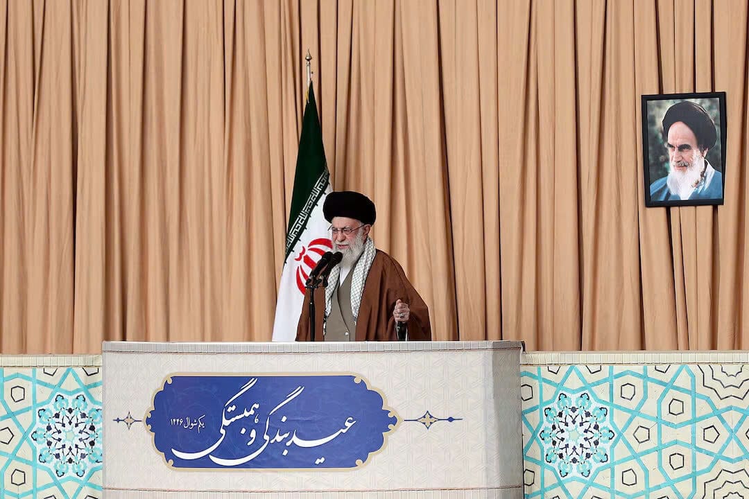 Lãnh tụ tối cao Iran, Đại giáo chủ Ali Khamenei phát biểu sau lễ cầu nguyện Eid al-Fitr để đánh dấu sự kết thúc của tháng lễ Ramadan linh thiêng, tại Tehran, Iran, ngày 31 tháng 3 năm 2025