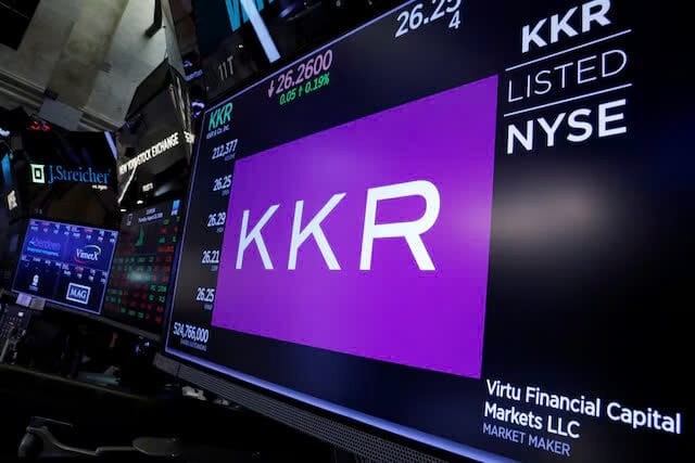 Thông tin giao dịch của KKR & Co được hiển thị trên màn hình tại Sàn giao dịch chứng khoán New York (NYSE) ở New York, Hoa Kỳ, ngày 23 tháng 8 năm 2018Thị trường