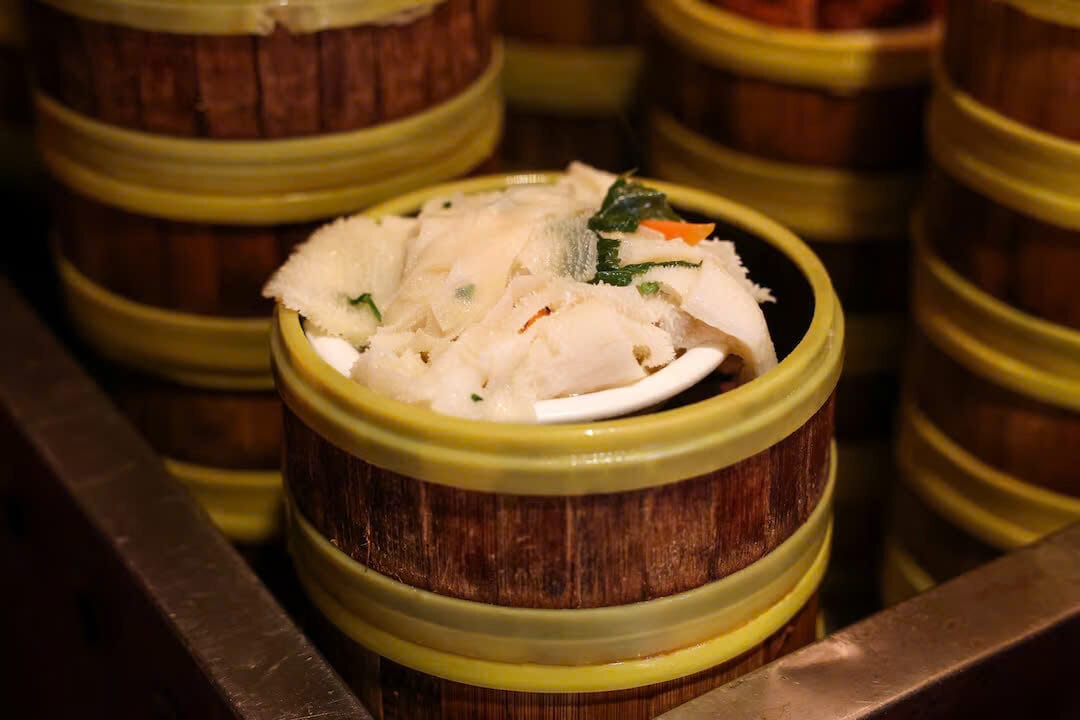 Một món dim sum tại Jing Fong ở Chinatown tại Thành phố New York, Hoa Kỳ, ngày 14 tháng 4 năm 2025