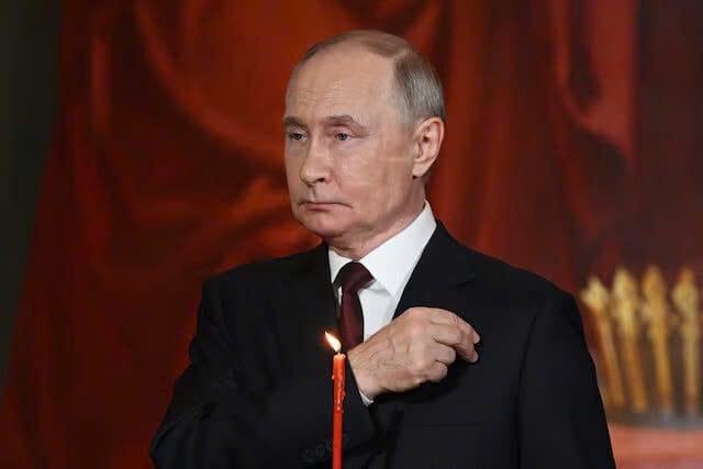 Tổng thống Nga Vladimir Putin tham dự lễ Phục sinh Chính thống giáo tại Nhà thờ Chúa Cứu thế ở Moscow, Nga ngày 20 tháng 4 năm 2025