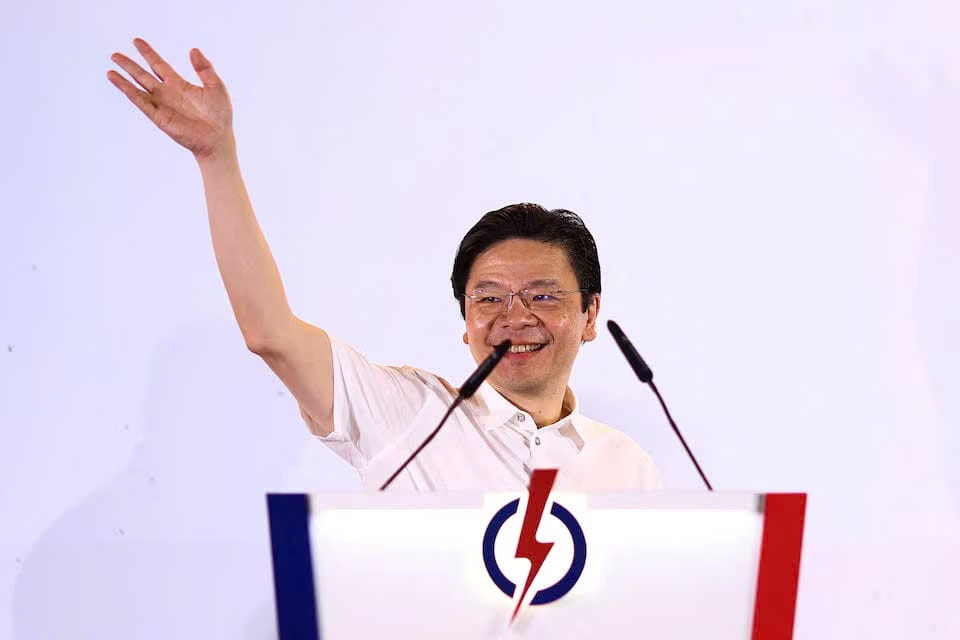 Thủ tướng Singapore Lawrence Wong phát biểu trước những người ủng hộ Đảng Hành động Nhân dân (PAP) tại khu vực tập trung để biết kết quả của cuộc tổng tuyển cử, ở Singapore, ngày 4 tháng 5 năm 2025.