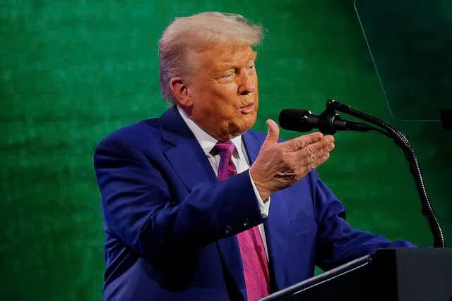 Tổng thống Hoa Kỳ Donald Trump tham dự Diễn đàn đầu tư Saudi-Hoa Kỳ, tại Riyadh, Saudi Arabia, ngày 13 tháng 5 năm 2025.